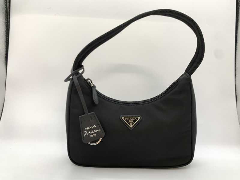 プラダ買取 Re-Edition 2000 Re-Nylonミニバッグ 1NE515