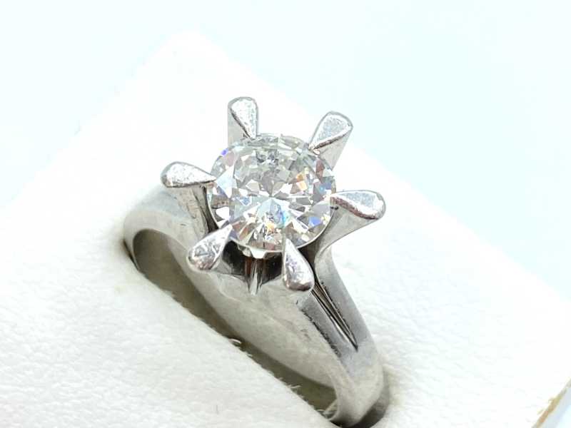 ダイヤモンド買取 プラチナ台 ラウンドブリリアントカット ダイヤモンド 0.91ct 立て爪リング