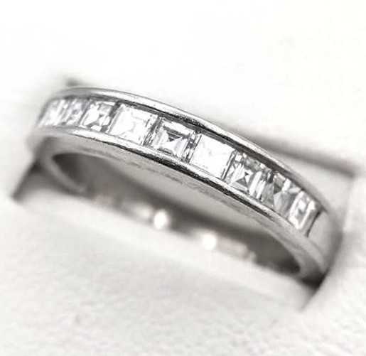 宝石買取　ハーフエタニティリング　プラチナ