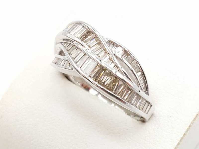 ダイヤモンド買取 K18ホワイトゴールド台 テーパーカット ダイヤモンド デザインリング