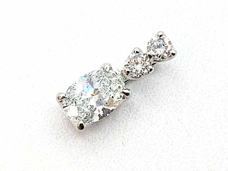 ダイヤモンド買取 オーバルカットペンダント