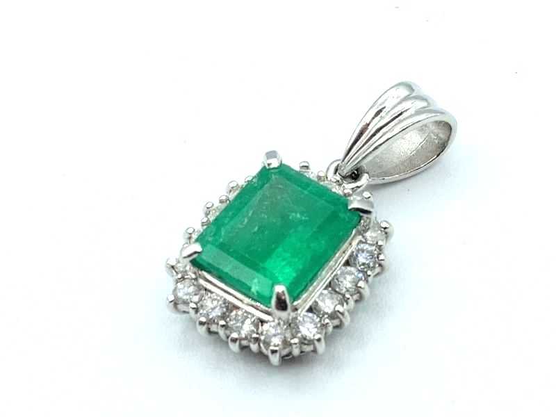 宝石買取 ペンダント プラチナ エメラルド