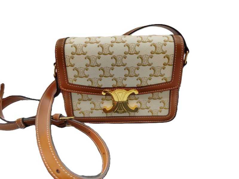 セリーヌ　買取　トリオンフ