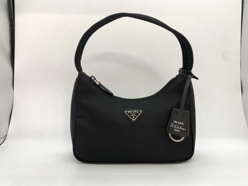 プラダ買取 Re-Edition 2000 Re-Nylonミニバッグ 1NE515