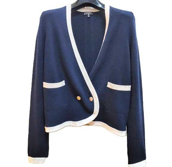 シャネル買取　ダブルボタンカーディガン　カシミヤ