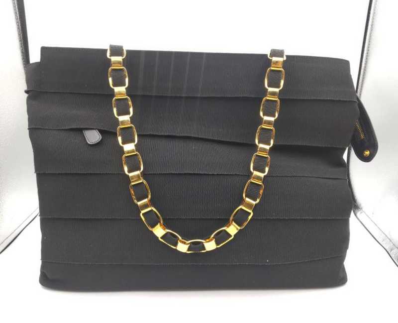 フェラガモ　買取　チェーンバッグ