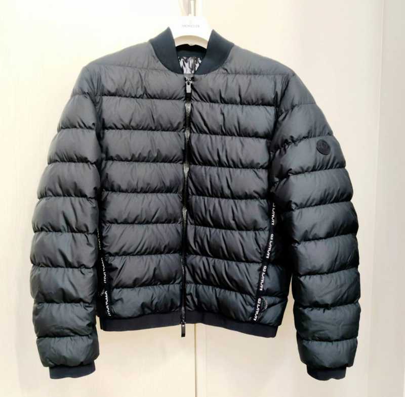 モンクレール　買取　ダウンジャケット