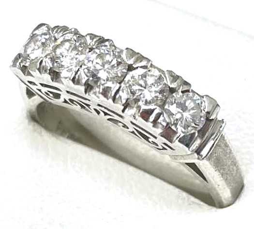 宝石買取　一文字ダイヤモンドリング　プラチナ