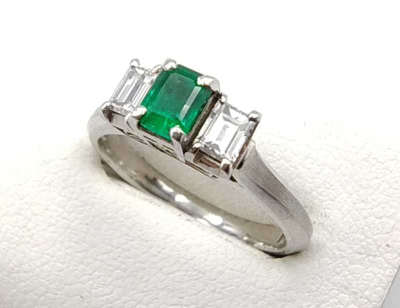 PT900リング　買取　エメラルド