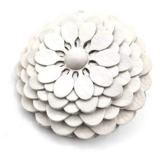 ロエベ買取 スタッドフラワーチャーム アクセサリー