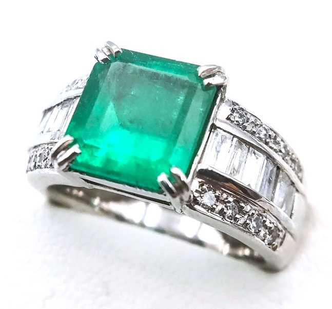 宝石買取　エメラルドダイヤモンドリング　プラチナ