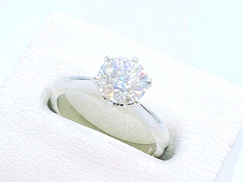 ダイヤモンド買取 プラチナ台 ラウンドブリリアントカット ダイヤモンド 1.055ct リング