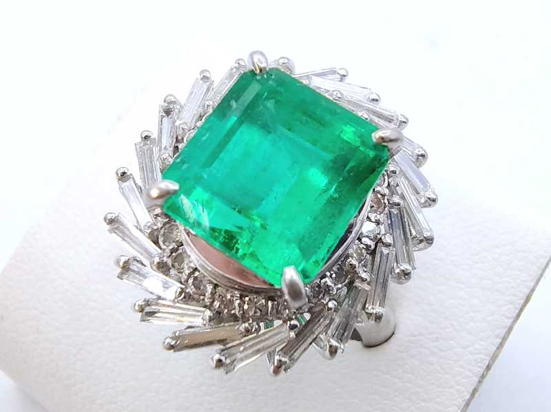 エメラルド エメラルドプラチナリング 