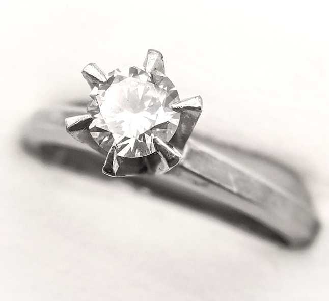 宝石買取　立て爪ダイヤモンドリング　プラチナ