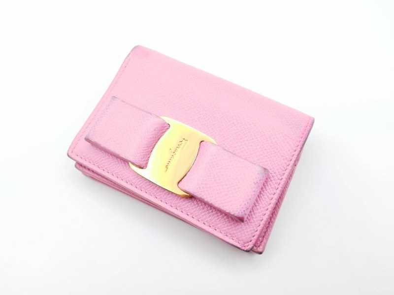 フェラガモ　買取　二つ折り財布