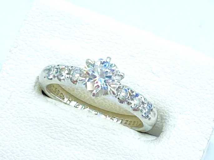 ダイヤモンド買取 プラチナ台 ダイヤモンド 0.59ct 0.21ct リング