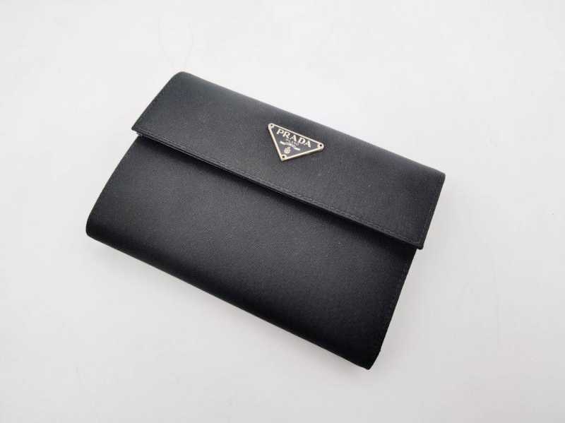 プラダ　買取　財布