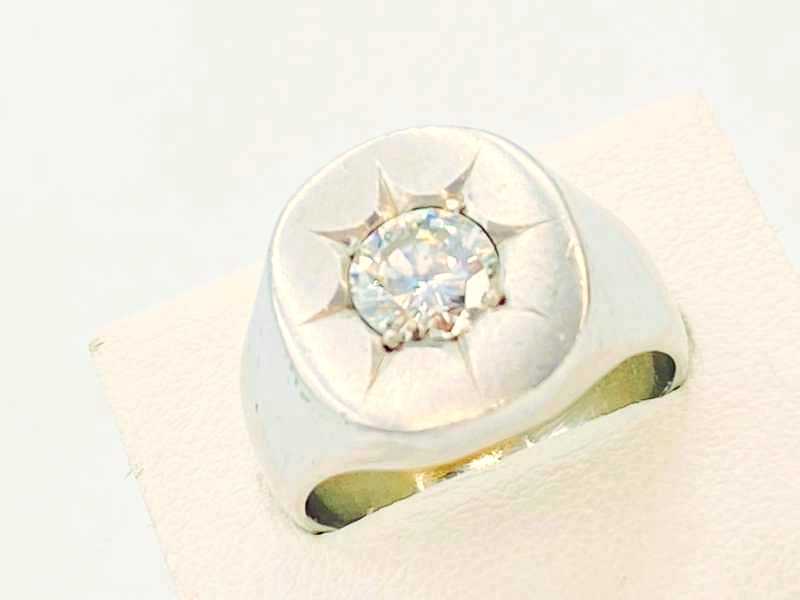 ダイヤモンド買取 プラチナ台 ラウンドブリリアントカット ダイヤモンド 1.05ct 印台リング