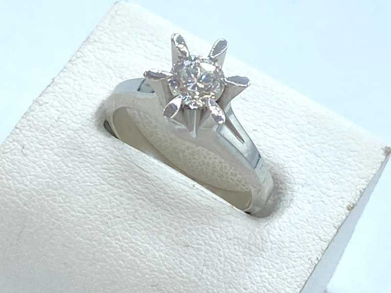 ダイヤモンド買取 プラチナ台 ラウンド ブリリアントカット ダイヤモンド 0.568ct リング