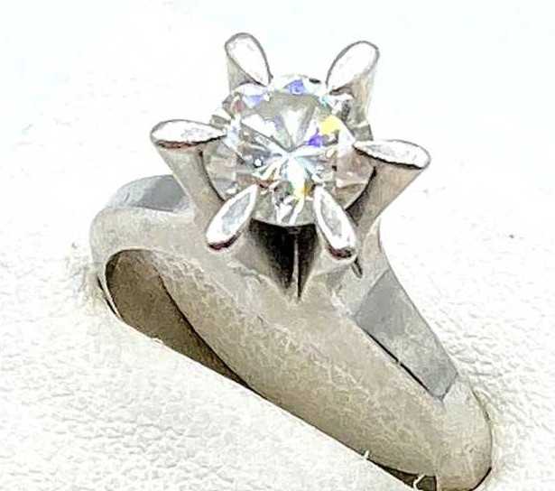 ダイヤモンド買取 PT900 ラウンドブリリアントカット ダイヤモンド1.007ct ソリティア リング